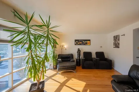 19611 Pompeii Avenue Hollis NY 11423