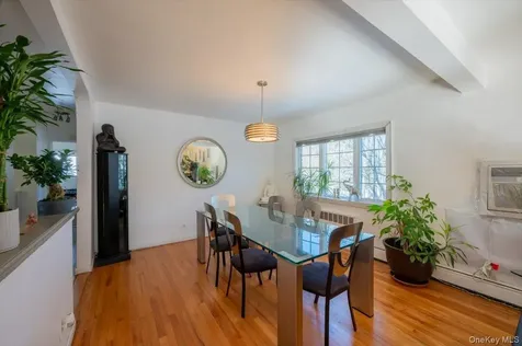 19611 Pompeii Avenue Hollis NY 11423