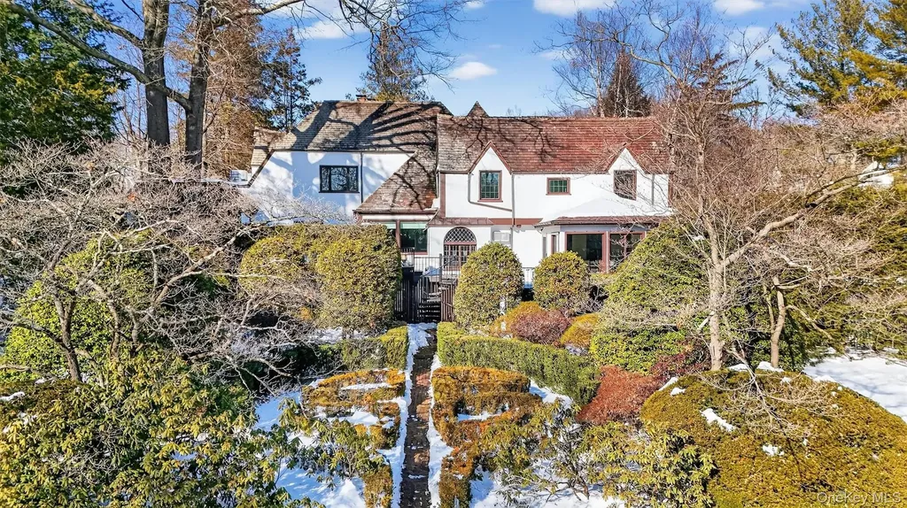 181 Hillair Circle White Plains NY 10605