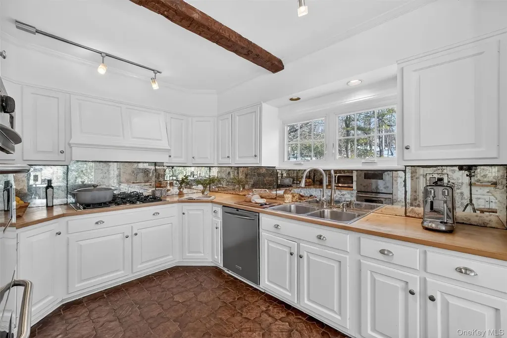181 Hillair Circle White Plains NY 10605