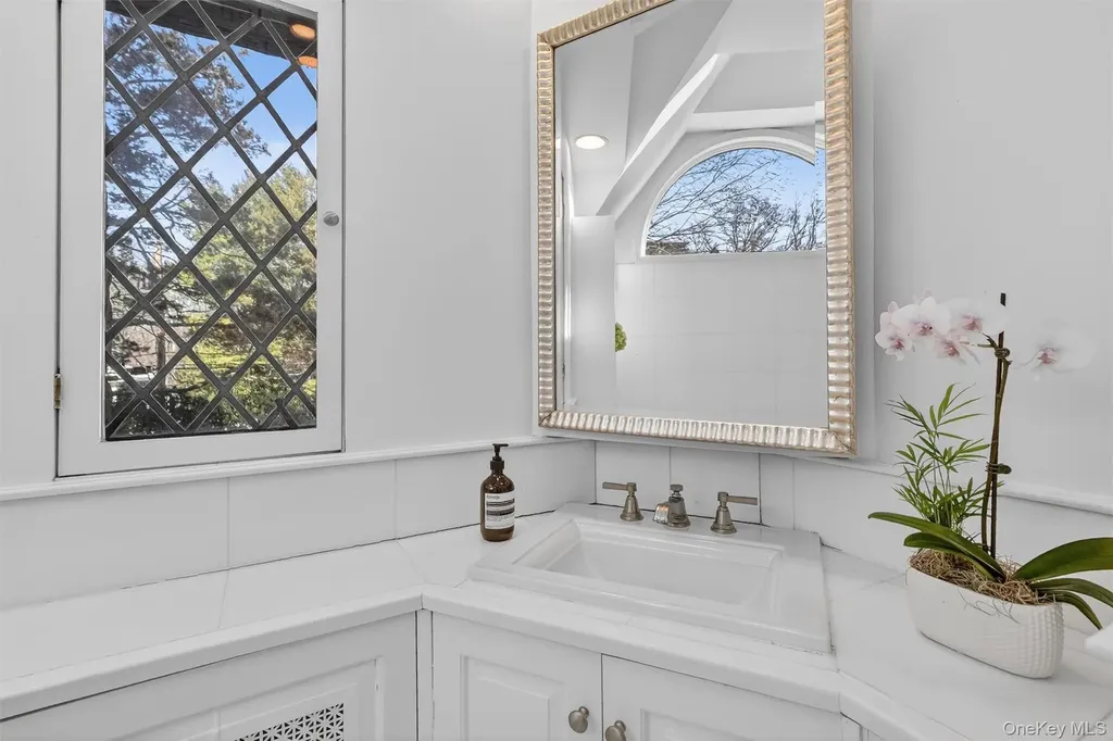 181 Hillair Circle White Plains NY 10605