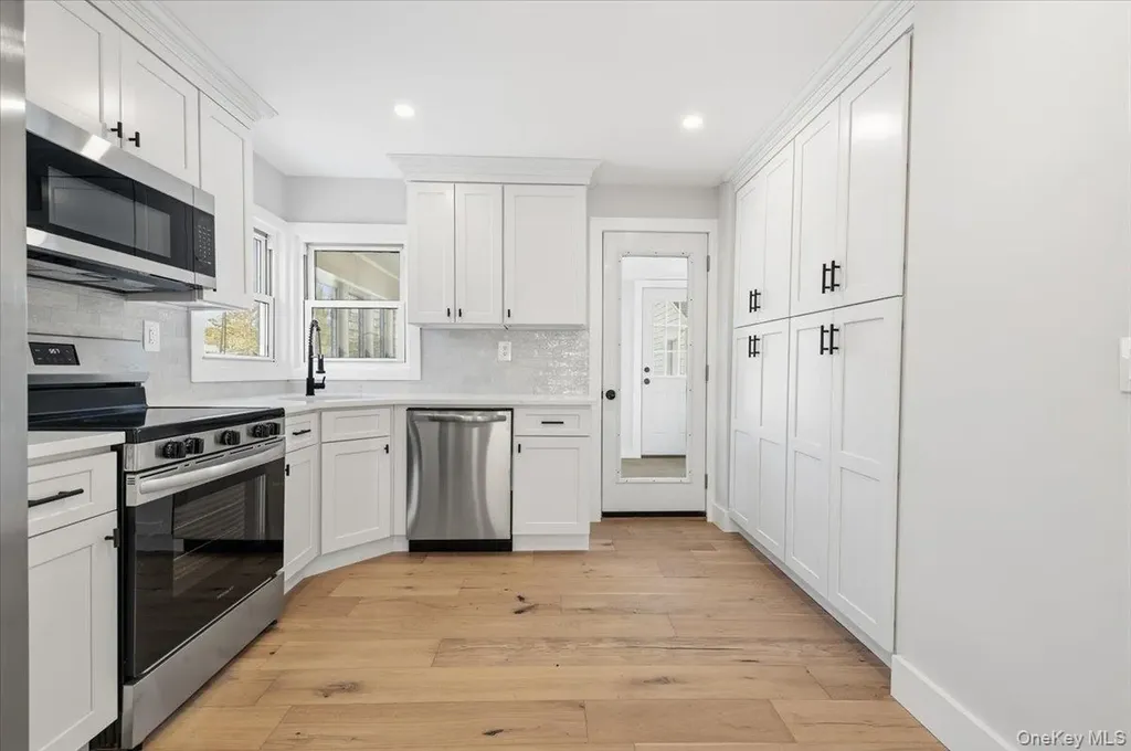 1347 Gardiner Drive Bay Shore NY 11706