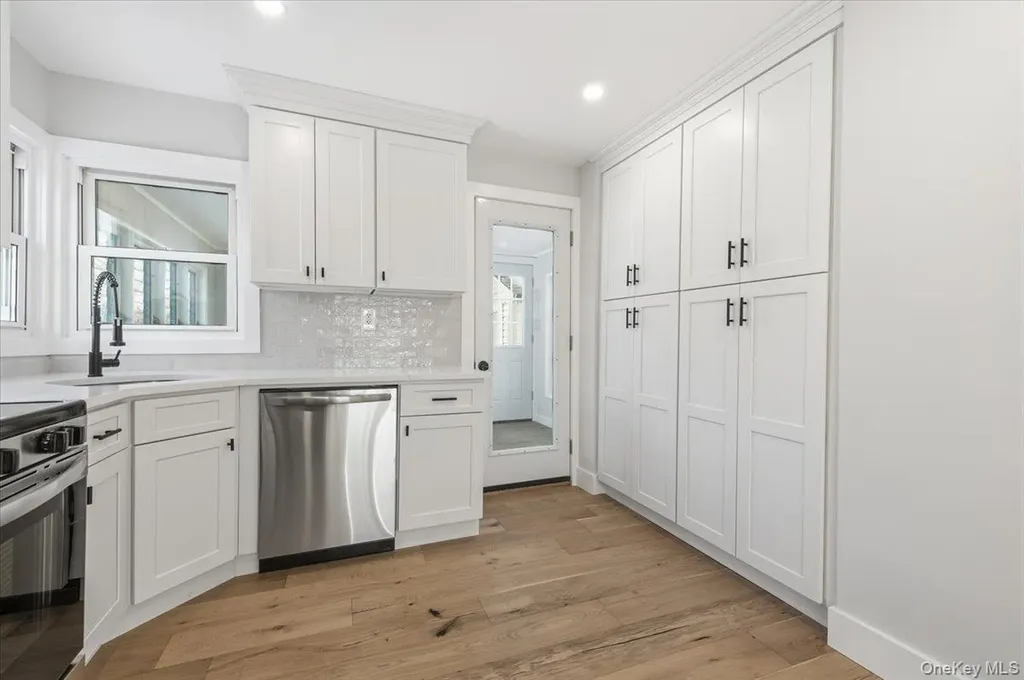 1347 Gardiner Drive Bay Shore NY 11706