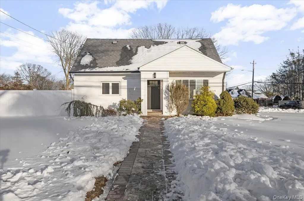 1347 Gardiner Drive Bay Shore NY 11706