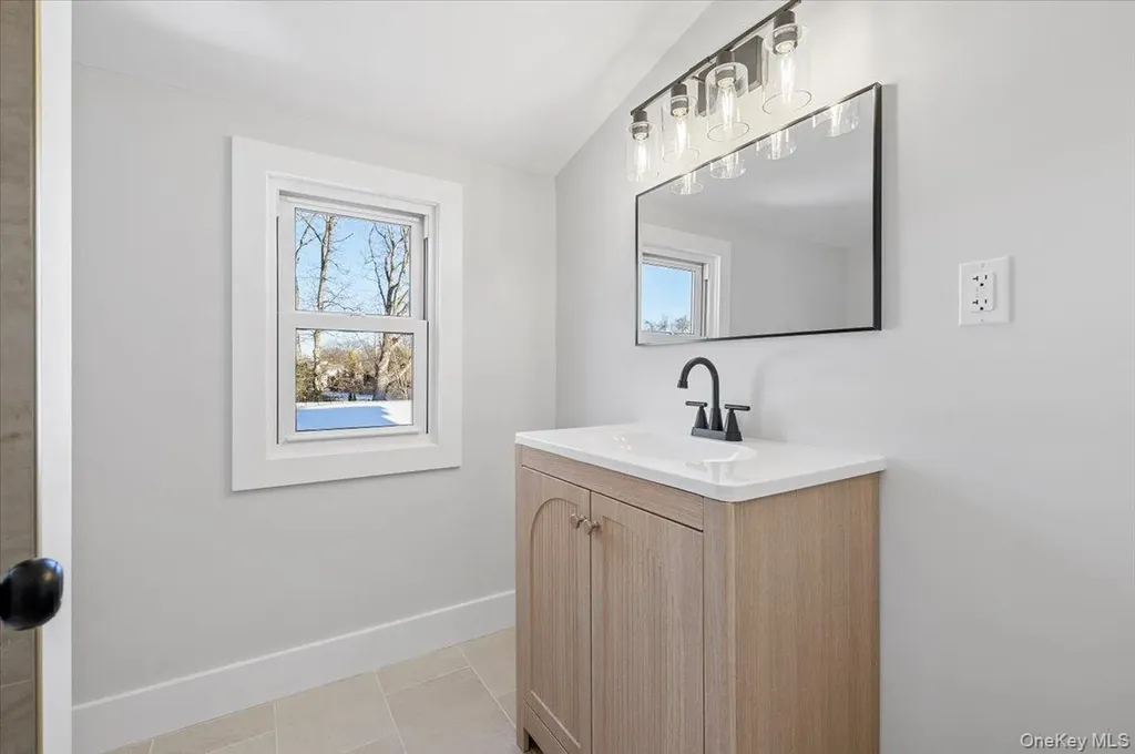 1347 Gardiner Drive Bay Shore NY 11706