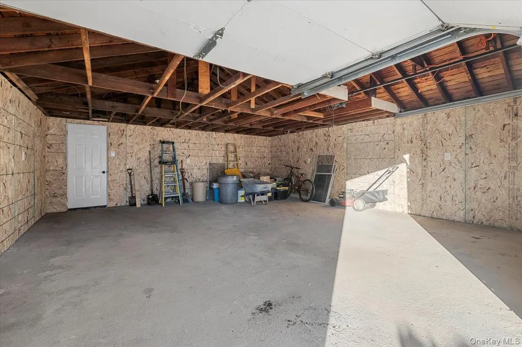 1347 Gardiner Drive Bay Shore NY 11706