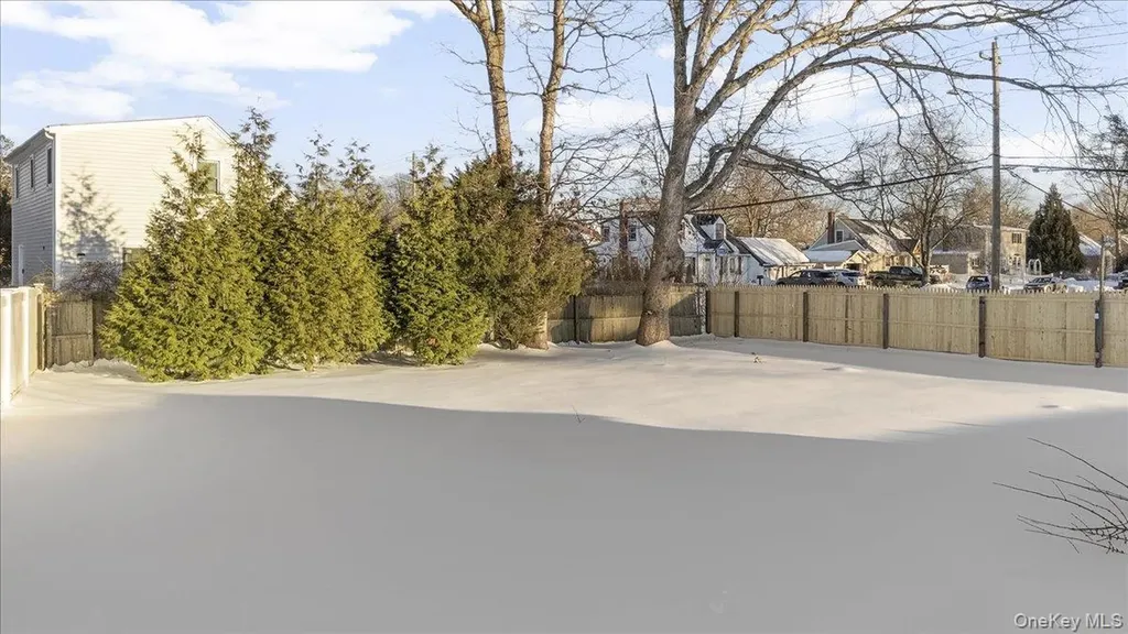 1347 Gardiner Drive Bay Shore NY 11706