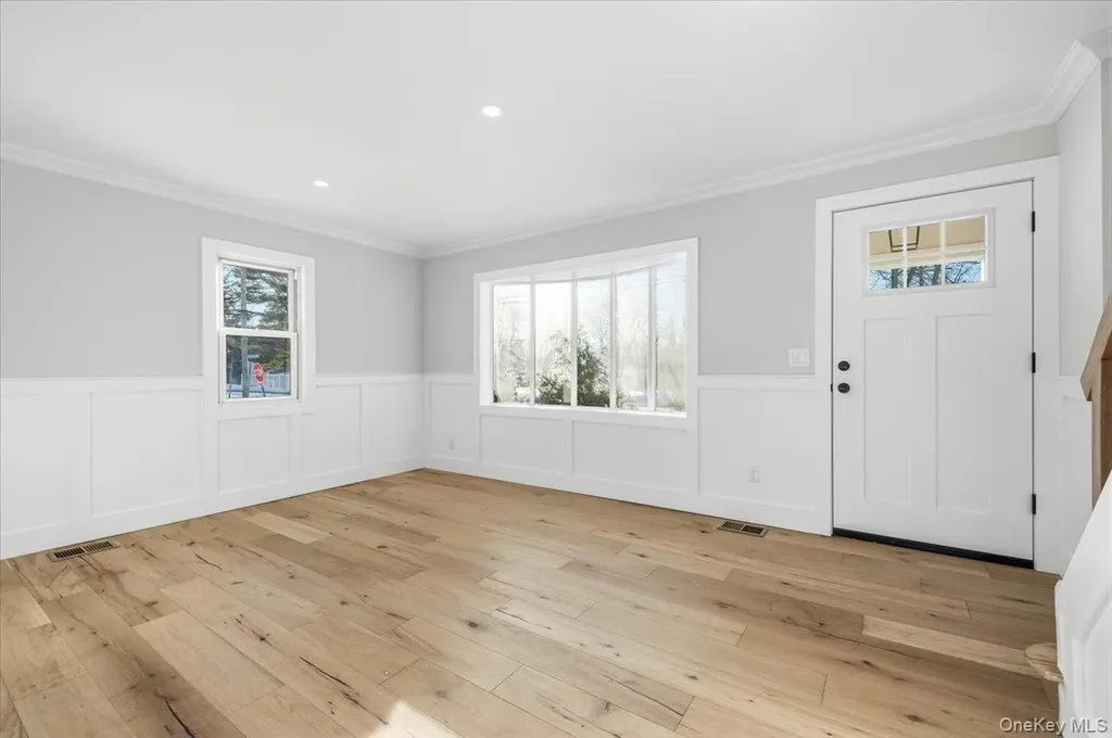 1347 Gardiner Drive Bay Shore NY 11706