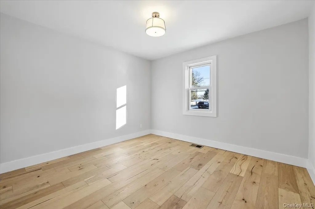 1347 Gardiner Drive Bay Shore NY 11706