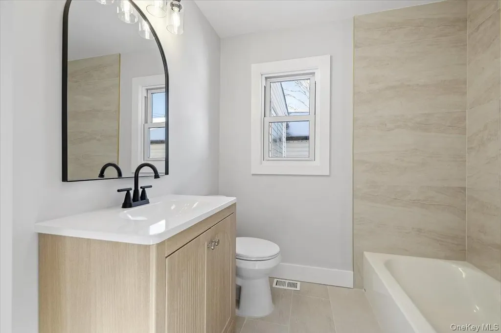 1347 Gardiner Drive Bay Shore NY 11706