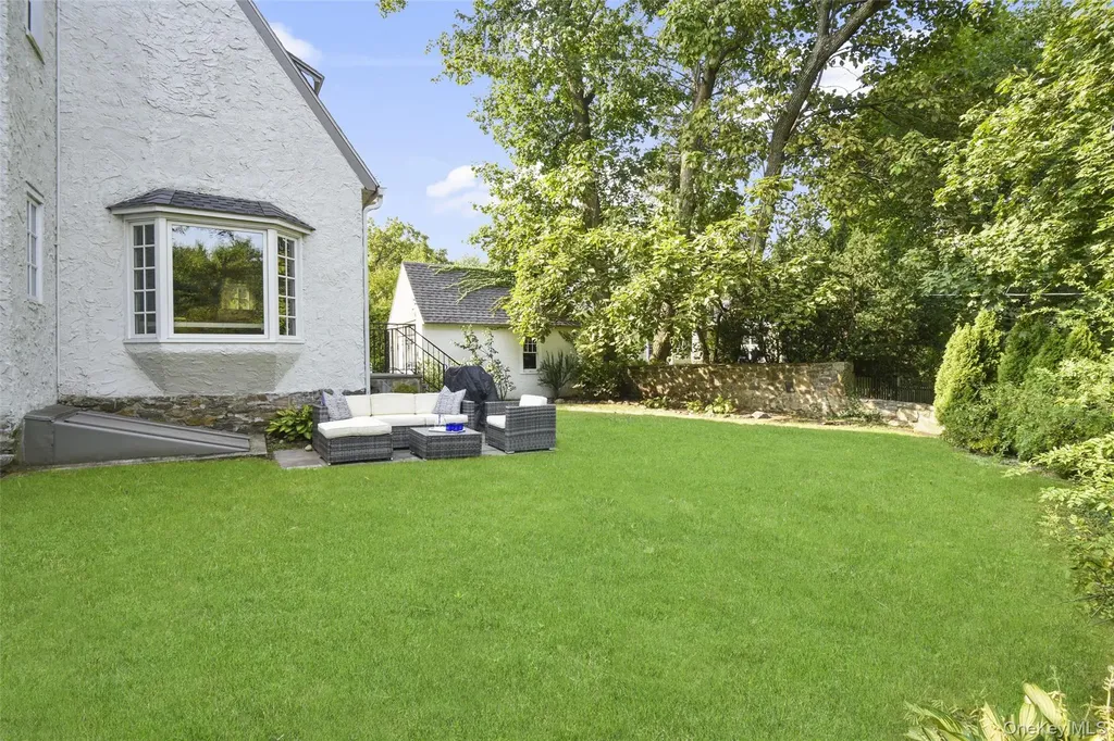 23 Lyons Place Larchmont NY 10538