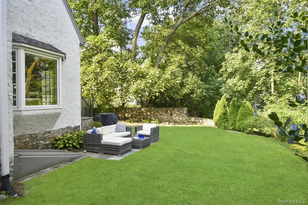 23 Lyons Place Larchmont NY 10538