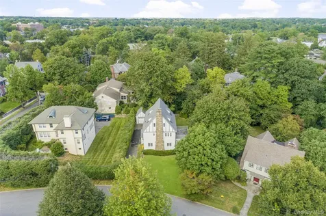 23 Lyons Place Larchmont NY 10538