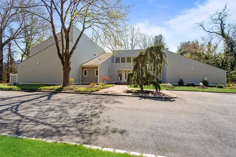 91 Hoaglands Lane Old Brookville NY 11545