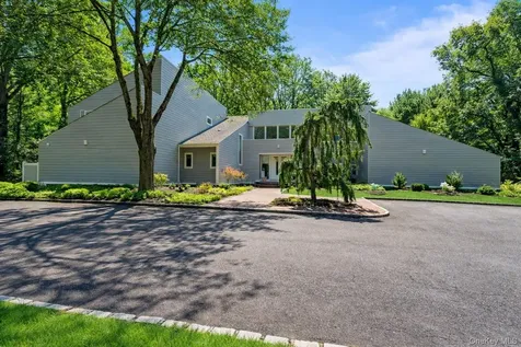 91 Hoaglands Lane Old Brookville NY 11545