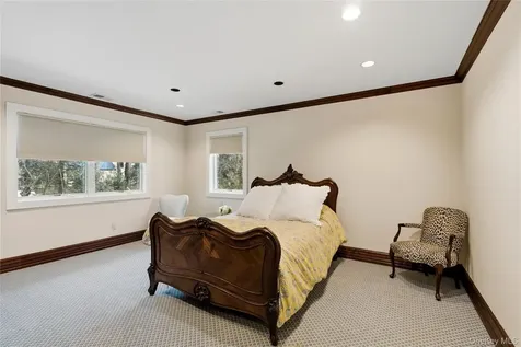91 Hoaglands Lane Old Brookville NY 11545