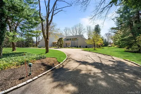 91 Hoaglands Lane Old Brookville NY 11545