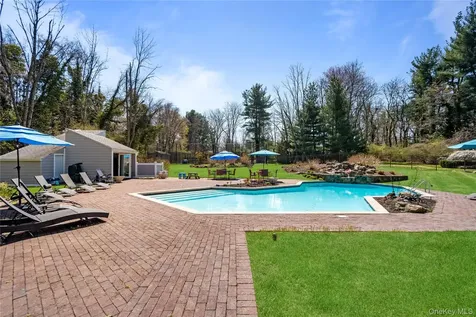 91 Hoaglands Lane Old Brookville NY 11545