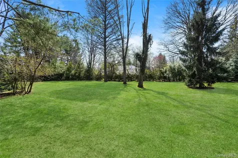 91 Hoaglands Lane Old Brookville NY 11545