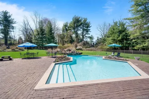 91 Hoaglands Lane Old Brookville NY 11545