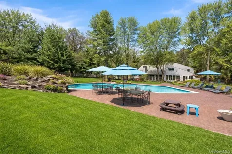 91 Hoaglands Lane Old Brookville NY 11545