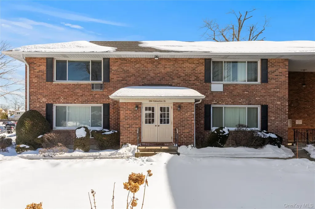 294 Edmunton Drive North Babylon NY 11703