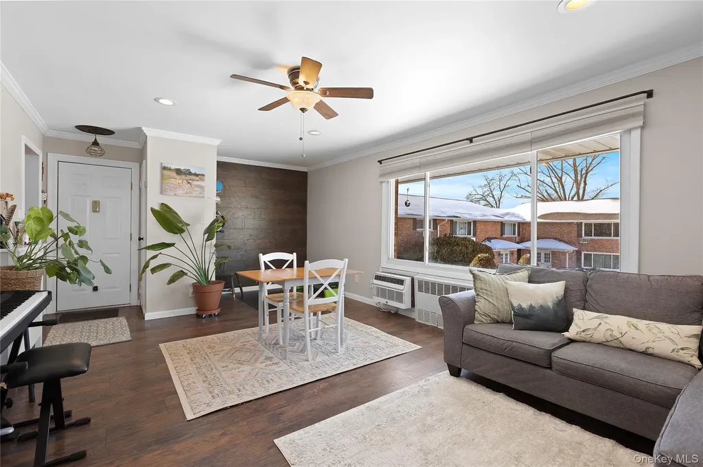 294 Edmunton Drive North Babylon NY 11703