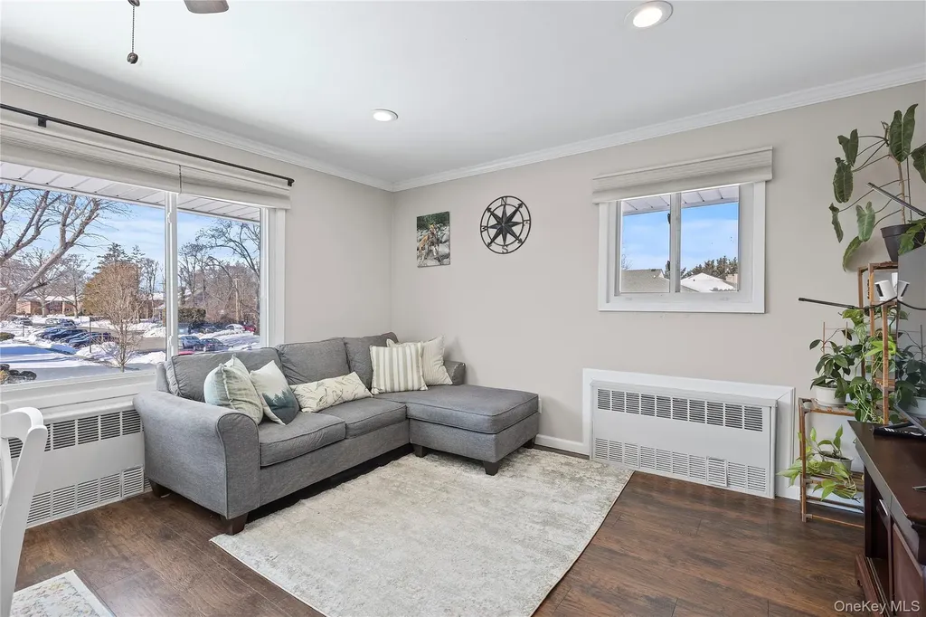 294 Edmunton Drive North Babylon NY 11703