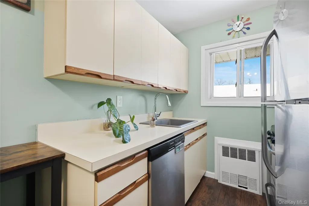 294 Edmunton Drive North Babylon NY 11703