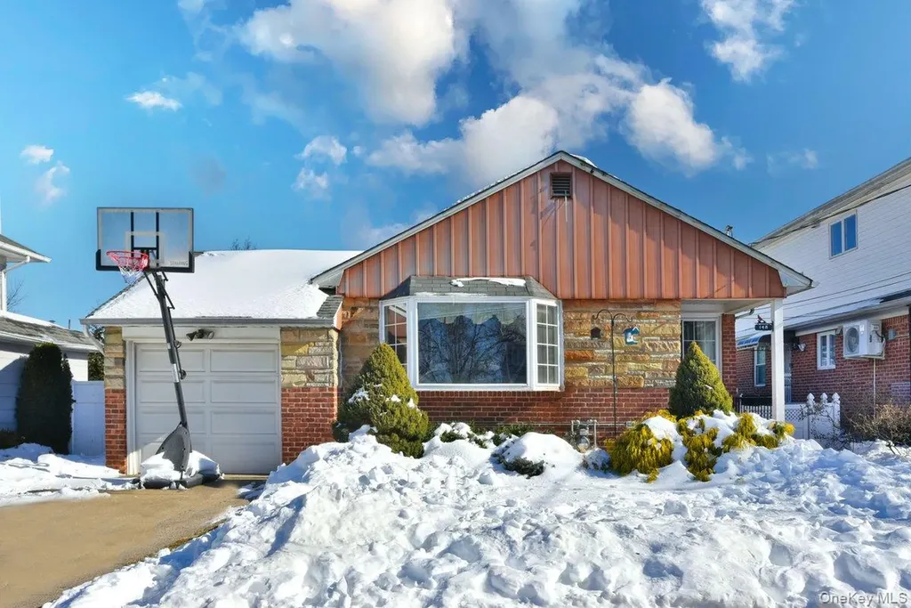 148 Simonson Road Mineola NY 11501