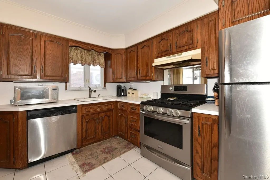 148 Simonson Road Mineola NY 11501