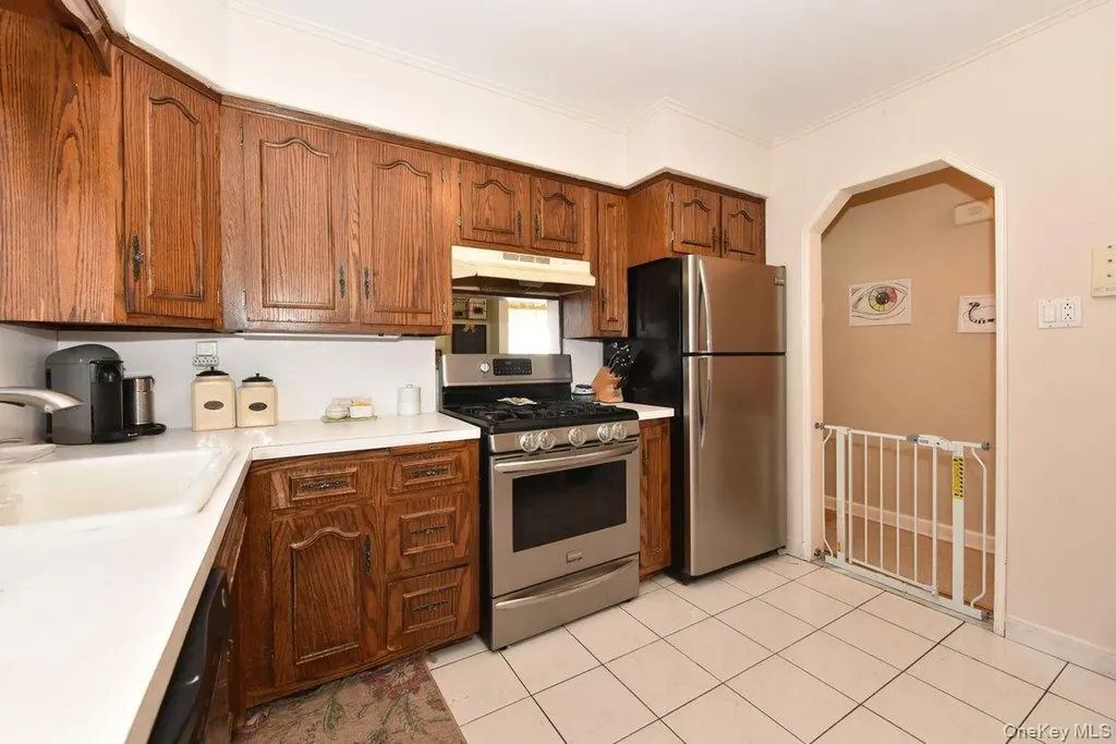 148 Simonson Road Mineola NY 11501