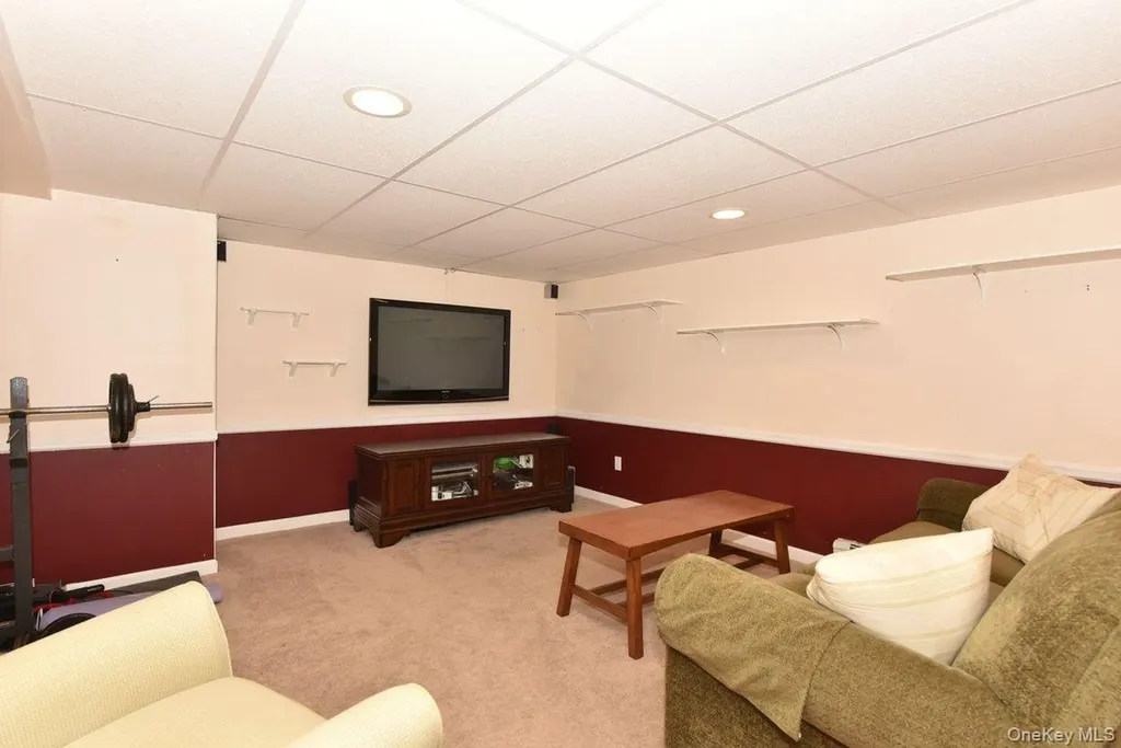 148 Simonson Road Mineola NY 11501