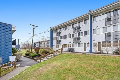 2 Wyndover Woods Lane White Plains NY 10603
