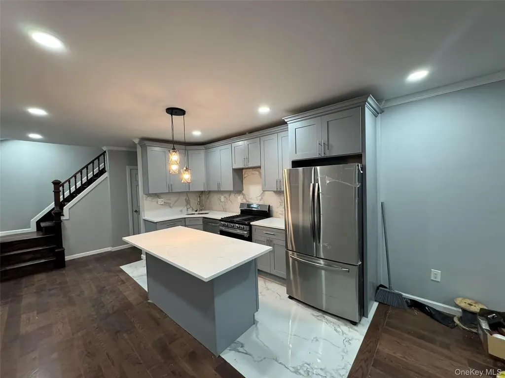 435 East 51 Strret Brooklyn NY 11203