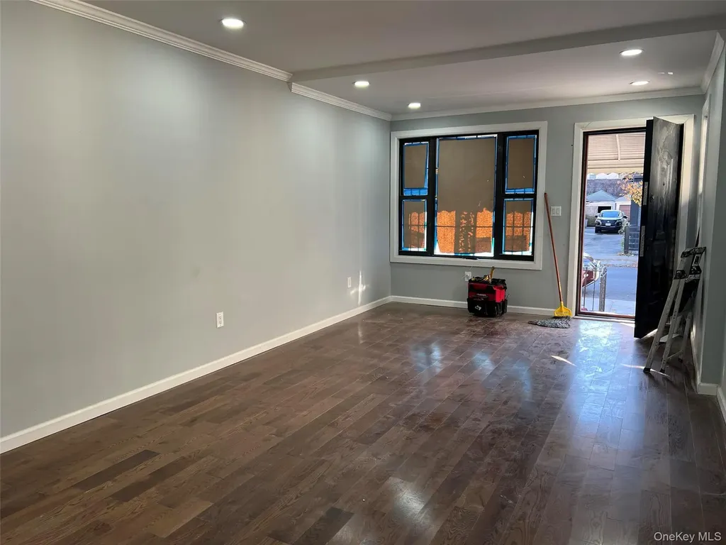 435 East 51 Strret Brooklyn NY 11203