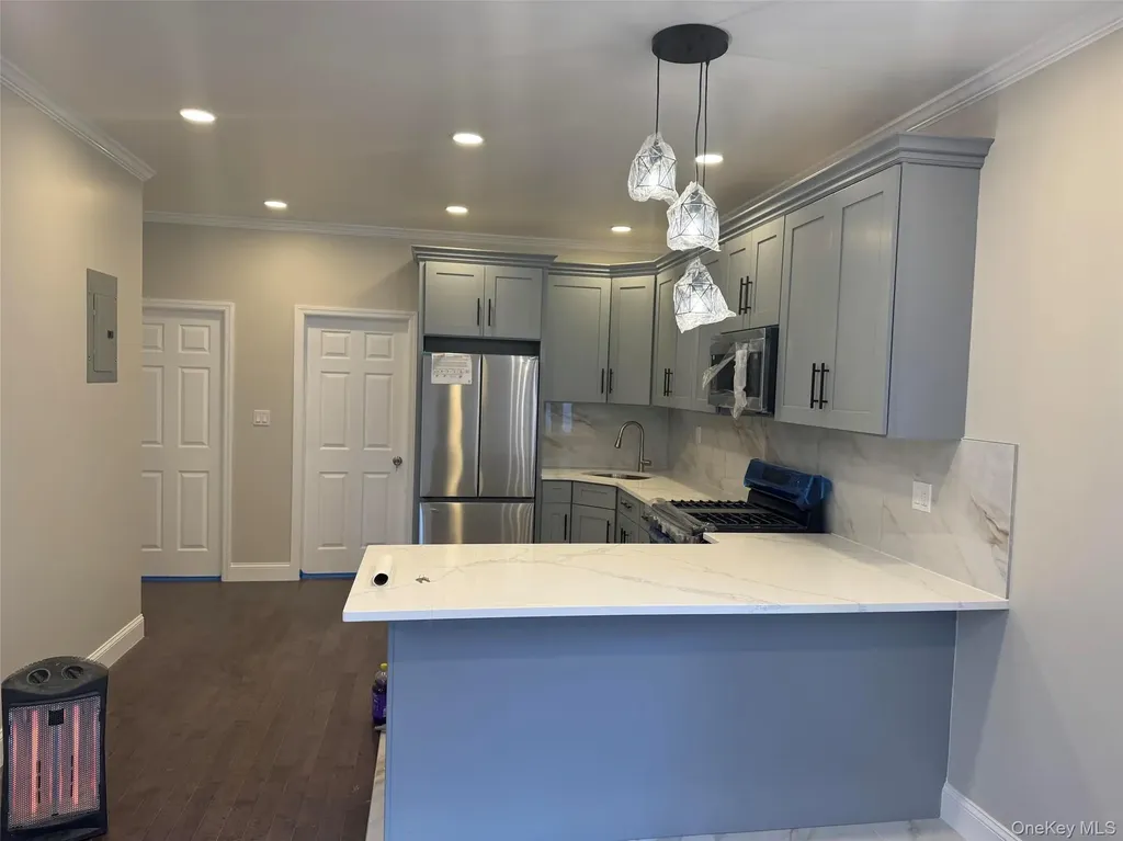 435 East 51 Strret Brooklyn NY 11203