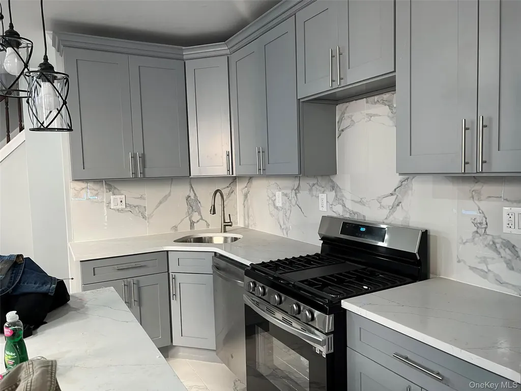 435 East 51 Strret Brooklyn NY 11203