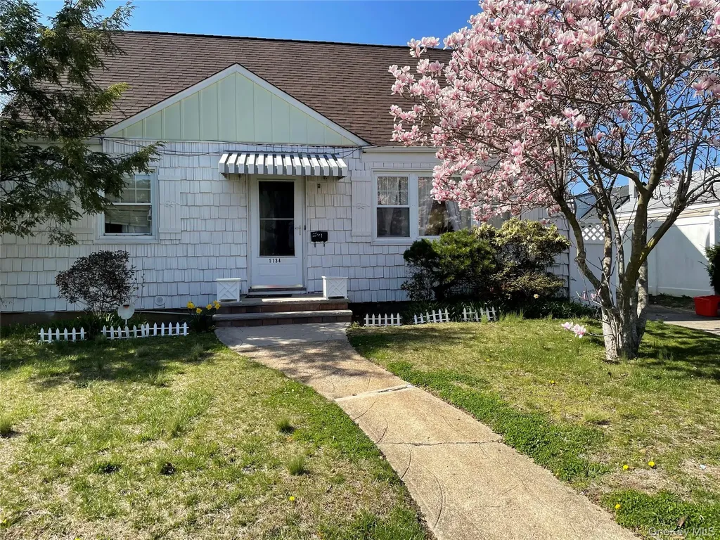 1134 S Everett Street Valley Stream NY 11580
