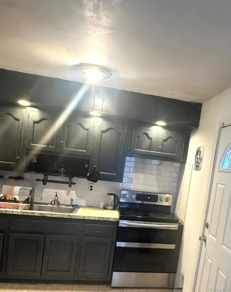 1134 S Everett Street Valley Stream NY 11580