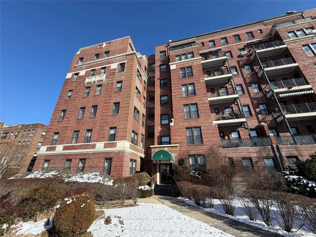5 Circuit Road New Rochelle NY 10805