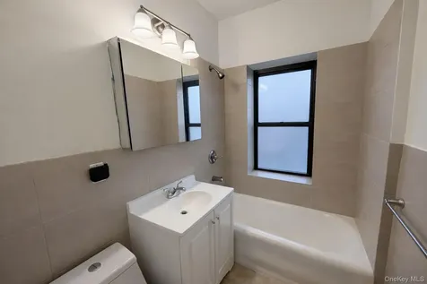 5 Circuit Road New Rochelle NY 10805