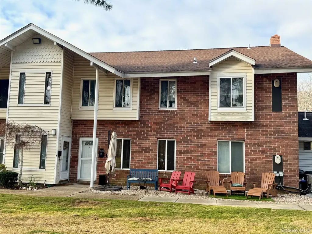 8 Idaho Coram NY 11727