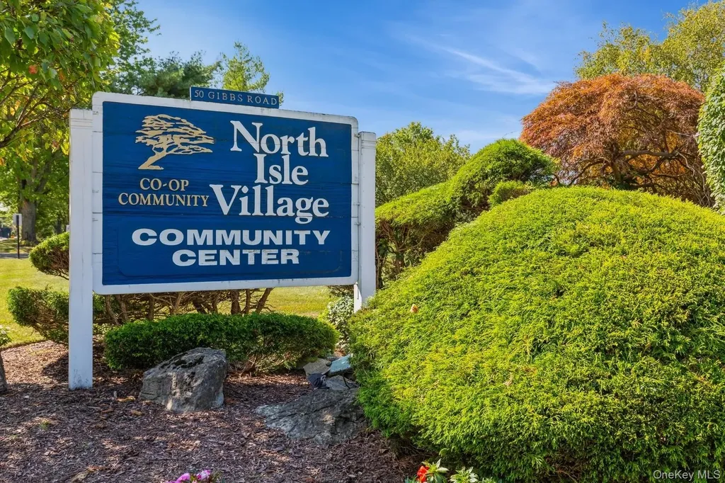 8 Idaho Coram NY 11727