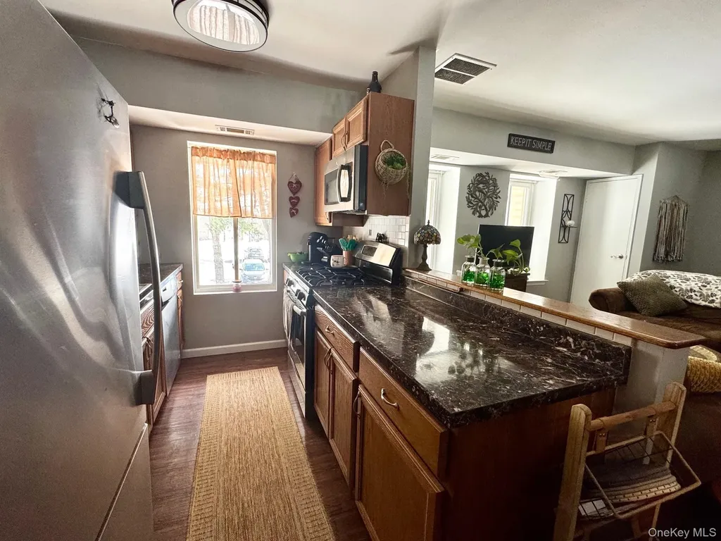 8 Idaho Coram NY 11727