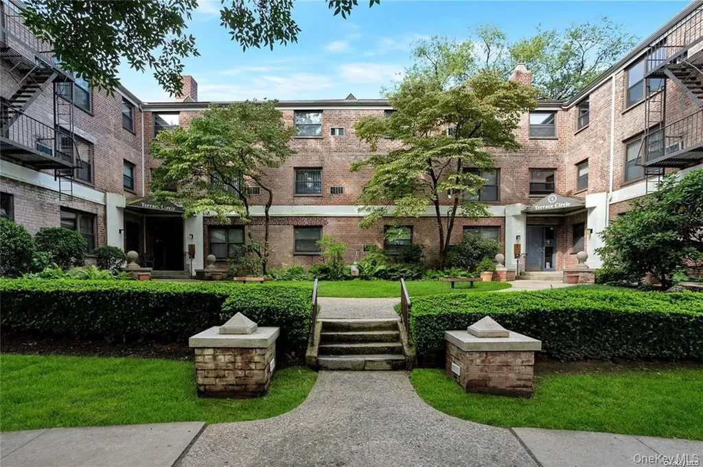 1 Terrace Circle Great Neck NY 11021