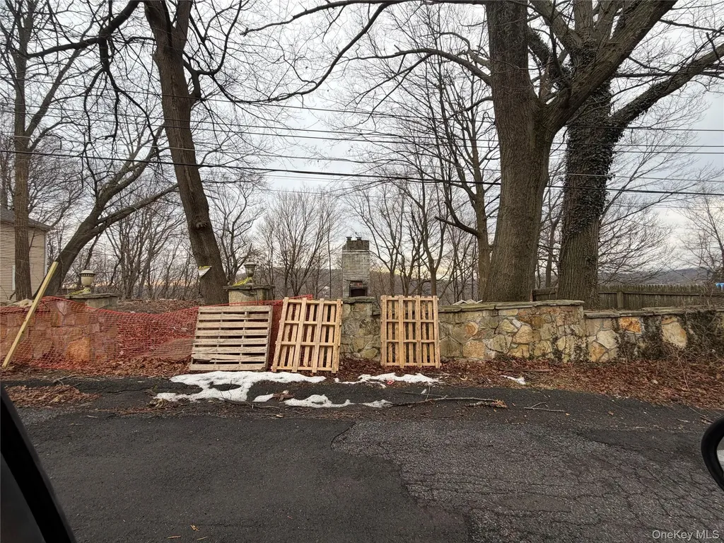 21 Amawalk Road Carmel NY 10512