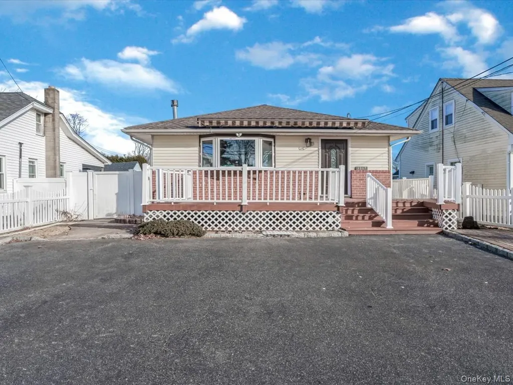 1367 Pine Acres Boulevard Bay Shore NY 11706