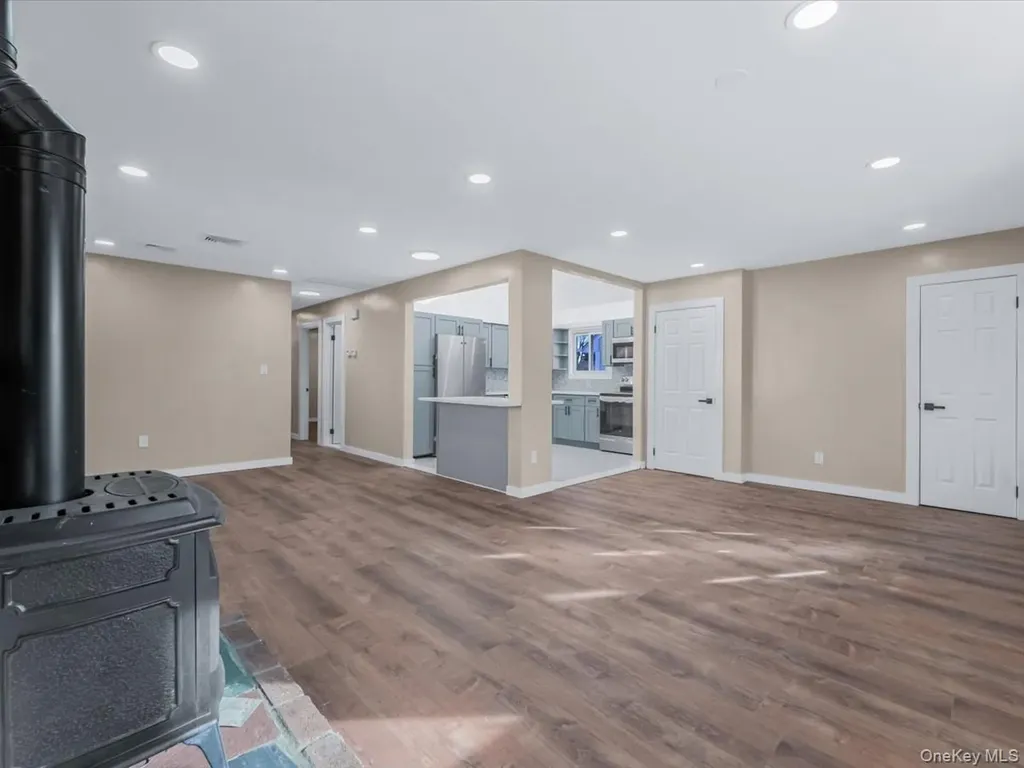 1367 Pine Acres Boulevard Bay Shore NY 11706