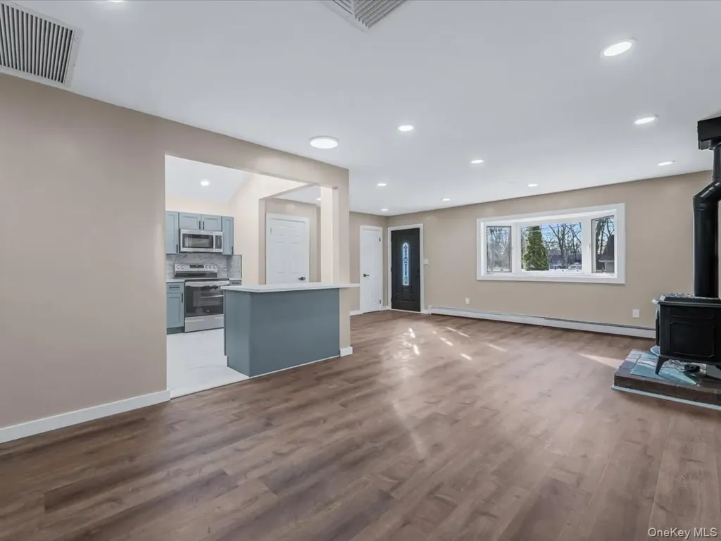 1367 Pine Acres Boulevard Bay Shore NY 11706